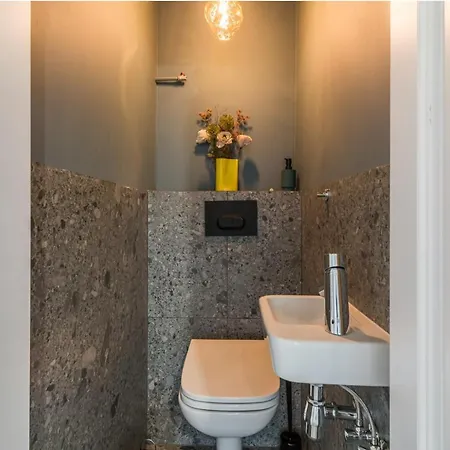 Habitación en casa particular Bunny - Cozy And Peaceful Place, 12 Minutes From Old Town & Seaside Gdansk